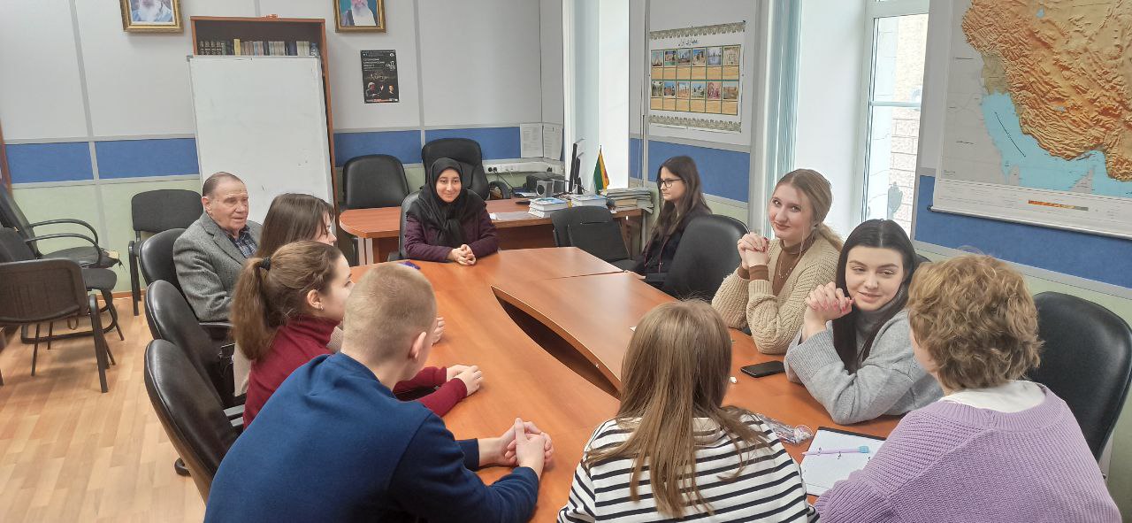 Цикл практических занятий в Центре языка и культуры Ирана, организованный А.И. Полищуком для студентов-иранистов